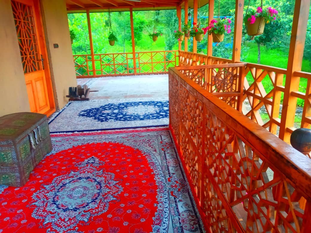 بومگردی سه خوابه جنگلی شمعدونی