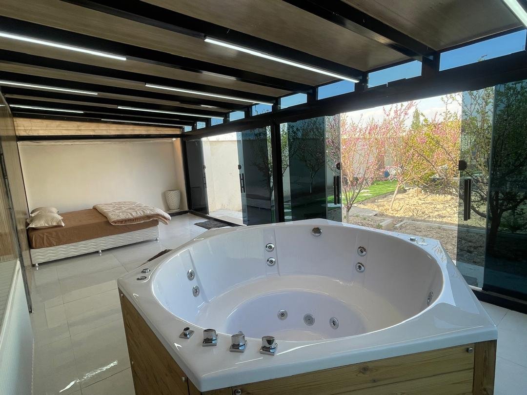 ویلا یک خوابه استخردار آبگرم تاجیک