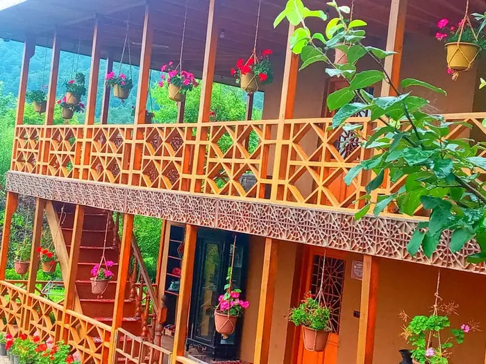 بوم گردی سه خوابه جنگلی شمعدونی