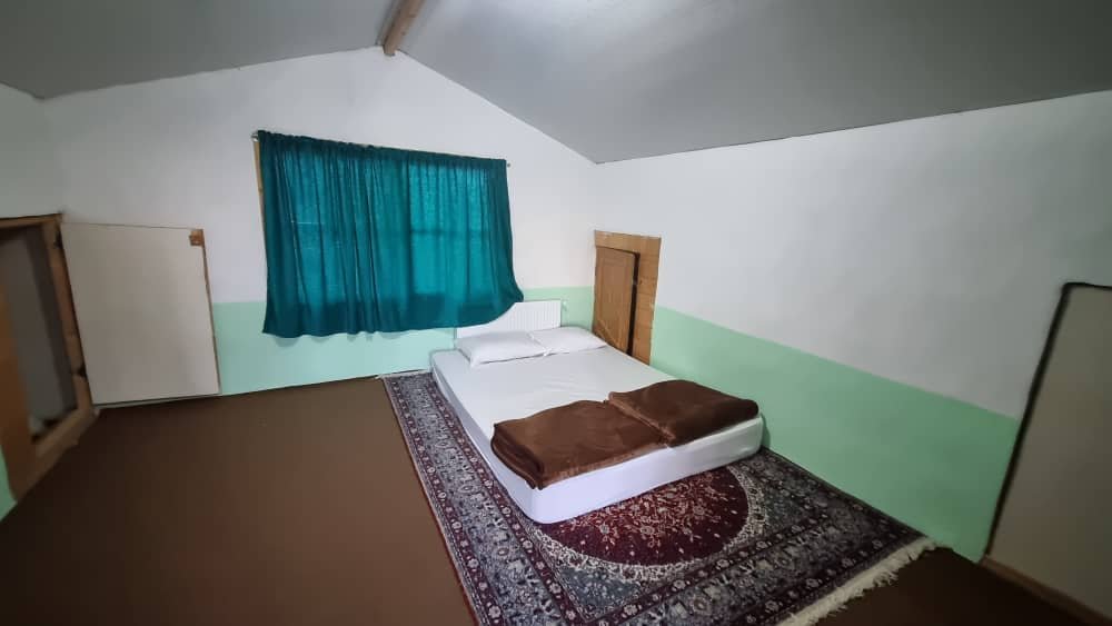 بومگردی باغ ريحان - كلبه تي تي