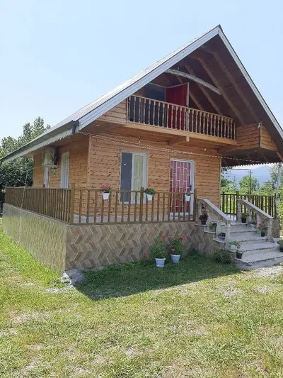 ویلا یک خوابه استخردار آبگرم چوبی رودکنار