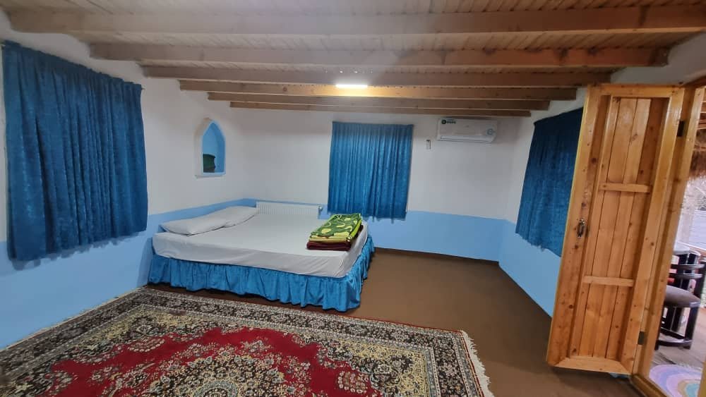 بومگردی باغ ريحان - كلبه وارش