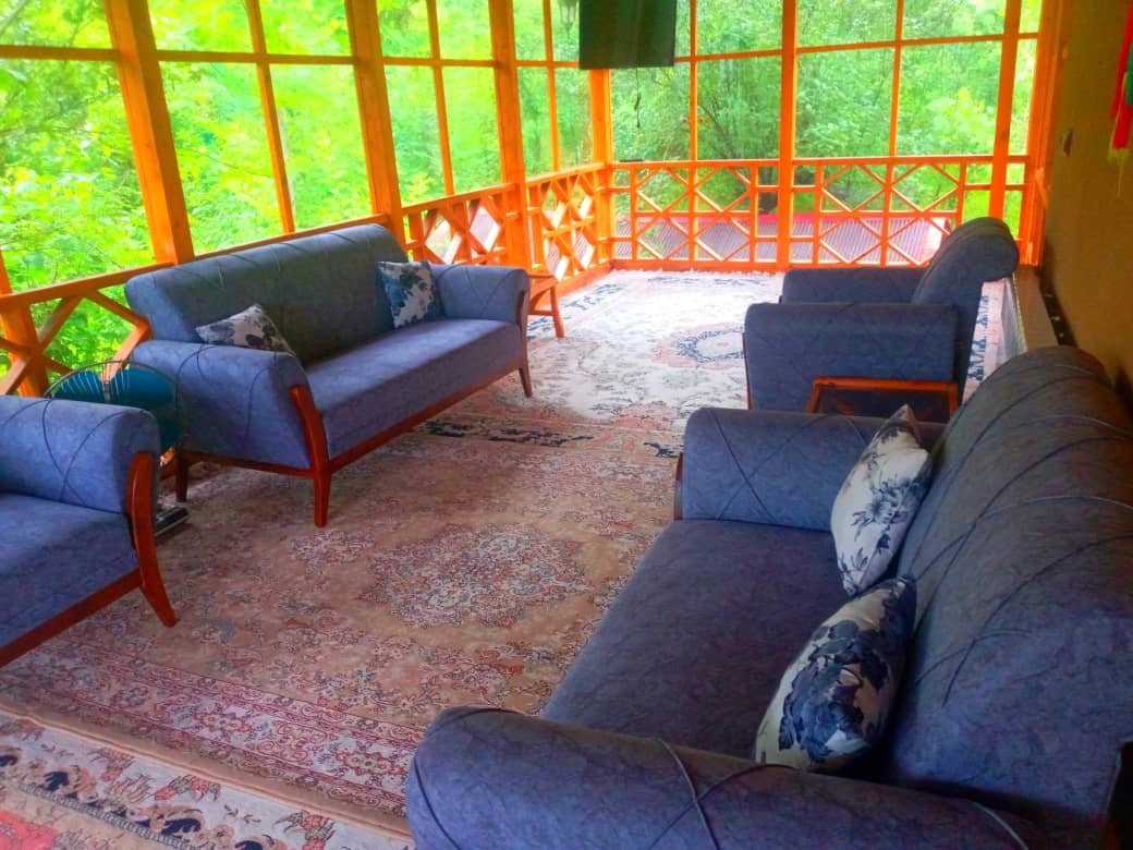 بومگردی سه خوابه جنگلی شمعدونی