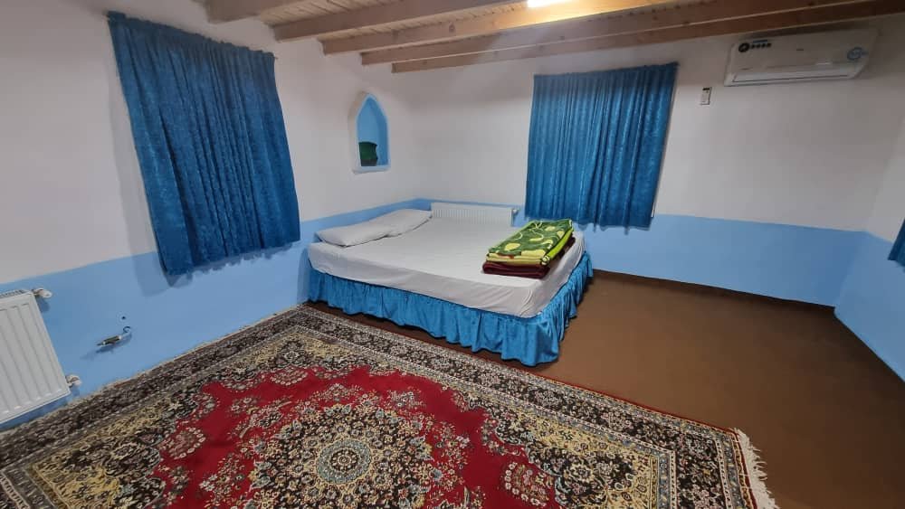 بومگردی باغ ريحان - كلبه وارش