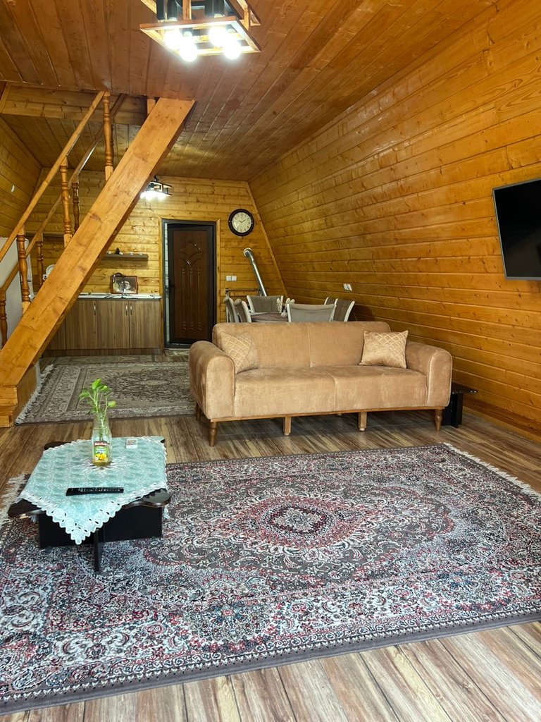 کلبه دوخوابه چوبی شاهان