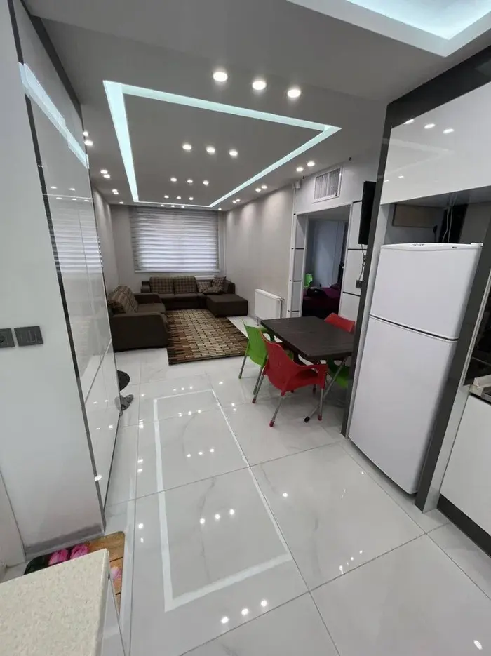 آپارتمان دوخوابه چهارباغ عباسی ۳۹