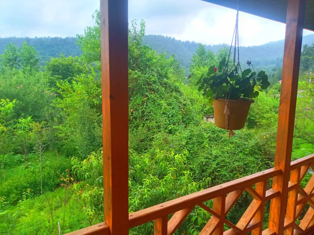 بومگردی سه خوابه جنگلی شمعدونی