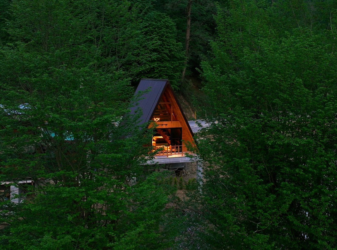 کلبه یک خوابه سوئیسی لفور