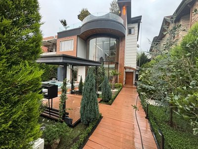 ویلا پنج خوابه تریپلکس استخردار عمارت صدف