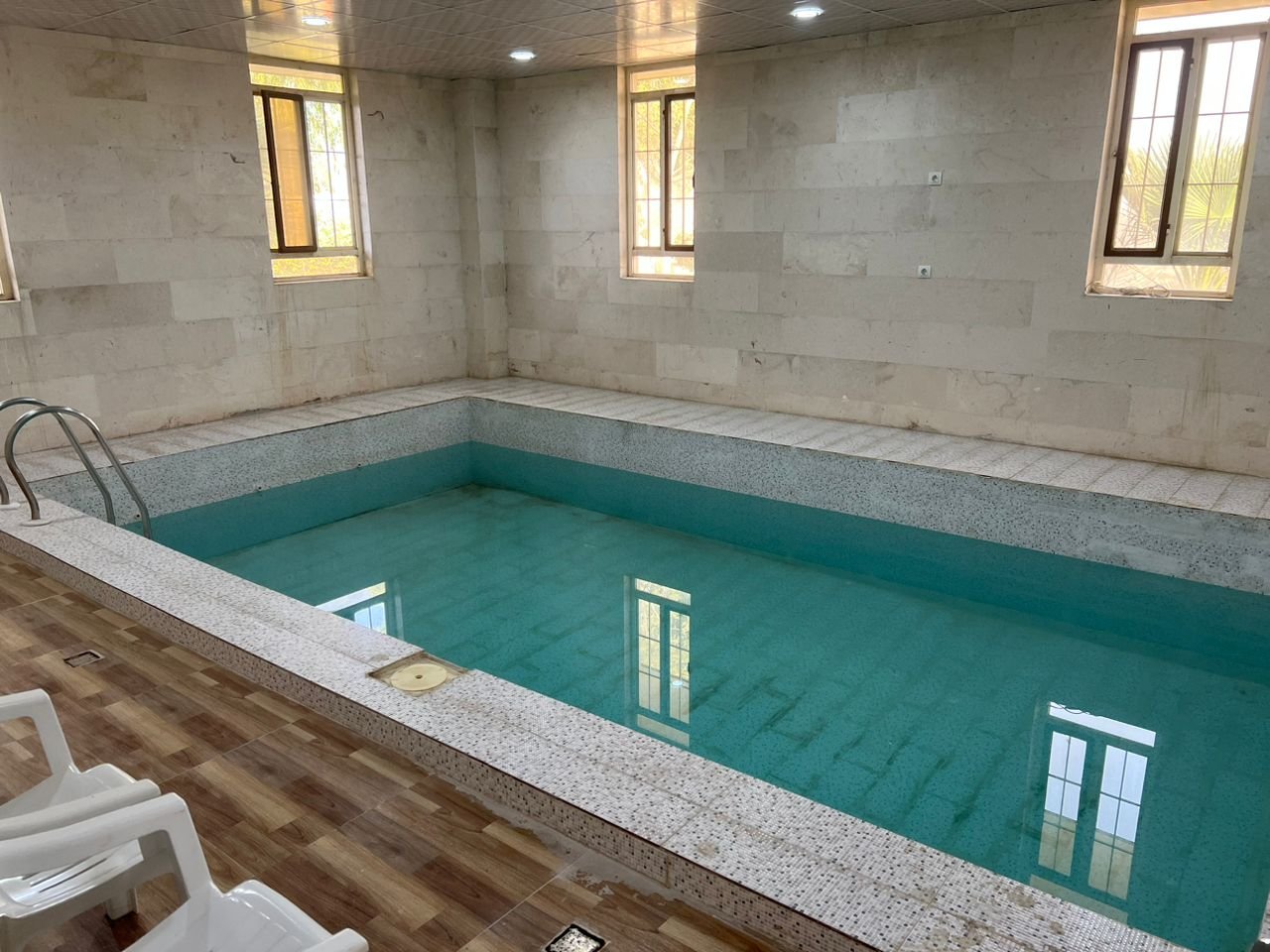 ویلا یک خوابه استخردار سِکُنچه