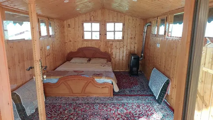 کلبه دوخوابه چوبی کلان