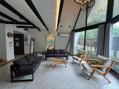 کلبه دوخوابه سوئیسی استخردار آبگرم آسایش