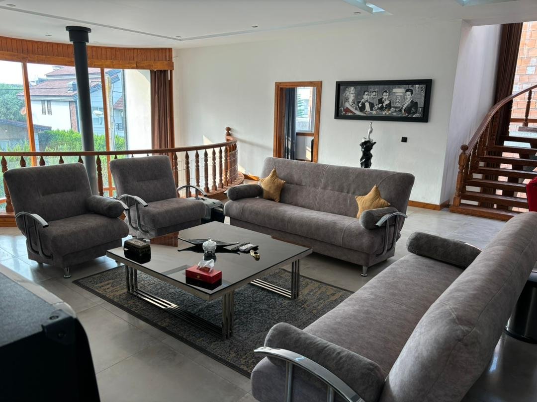 ویلا پنج خوابه استخردار آبگرم عمارت شیشه ای صدف