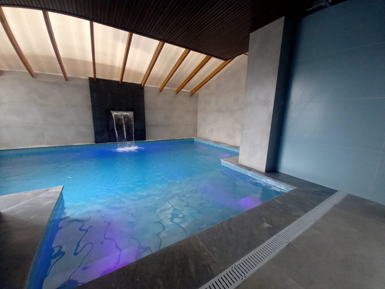 سه خوابه استخردار آبگرم عمارت اورس