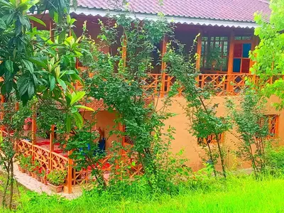 بومگردی سه خوابه جنگلی شمعدونی