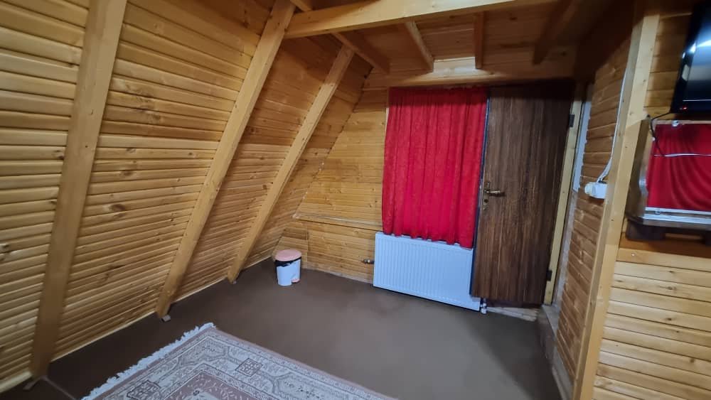 بوم گردی باغ ريحان - كلبه درفك