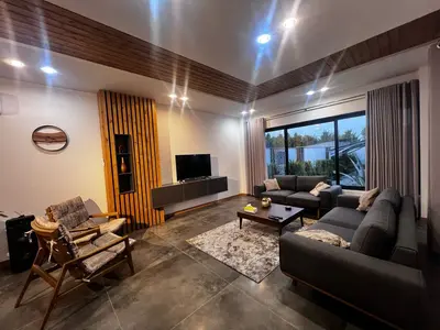 ویلا چهارخوابه تریپلکس استخردار گل یاس