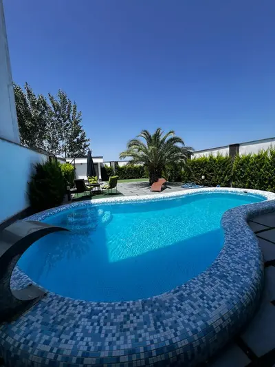 ویلا چهارخوابه تریپلکس استخردار گل یاس