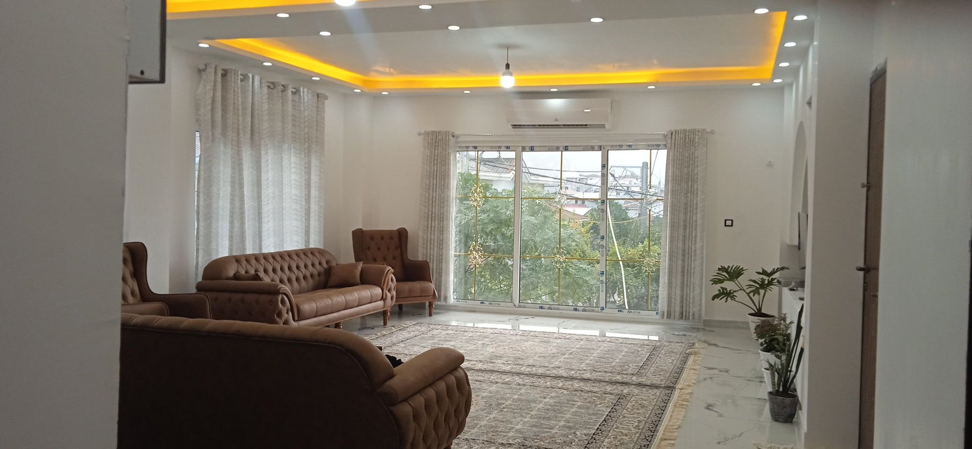 ویلا دوخوابه تاج وتخت ۱ - پذیرایی