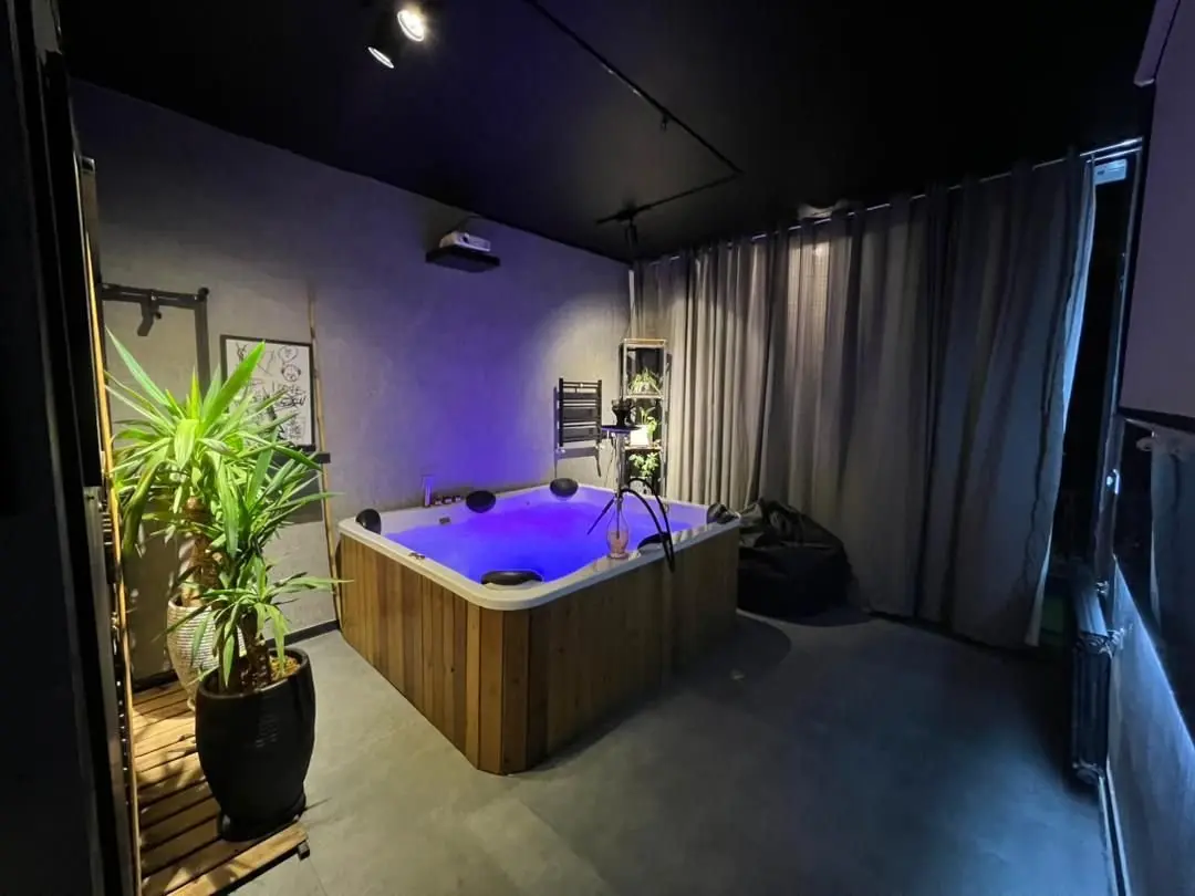 یک خوابه جکوزی دار بهشت پونک 2