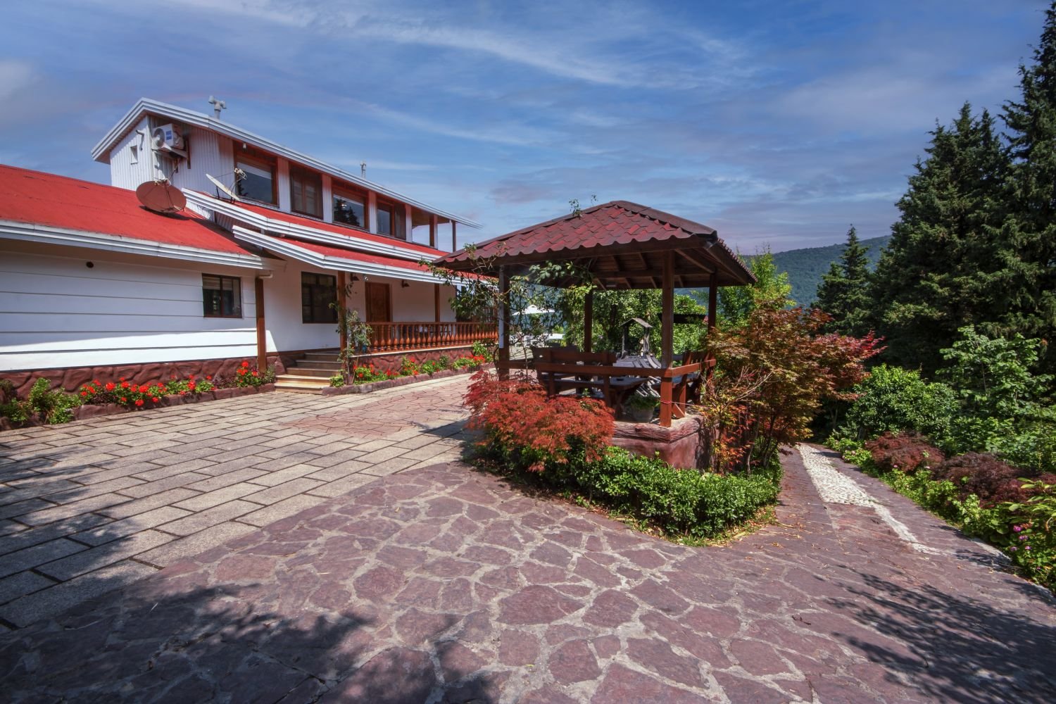 ویلا پنج خوابه استخردار آبگرم باغ سرو