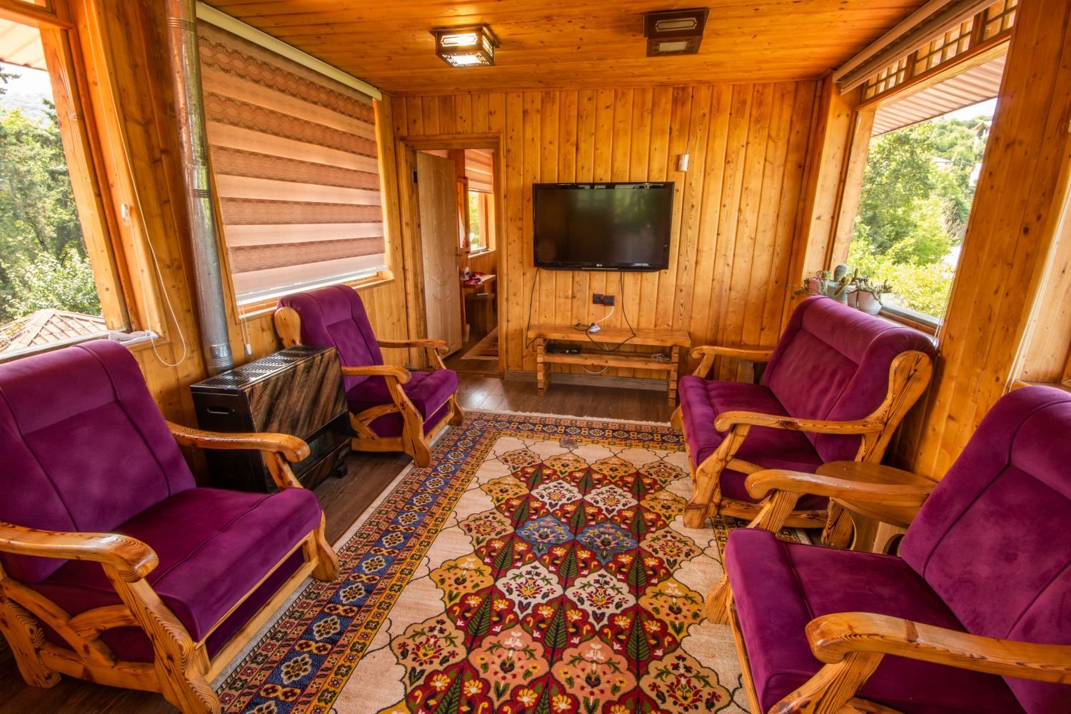 ویلا پنج خوابه استخردار آبگرم باغ سرو