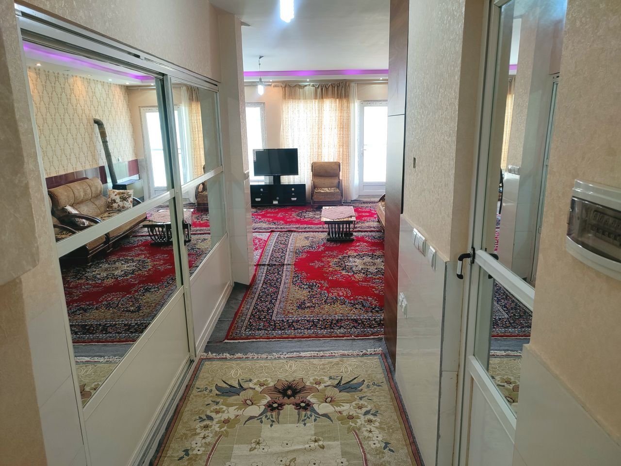 یک خوابه خانه بِیشْ