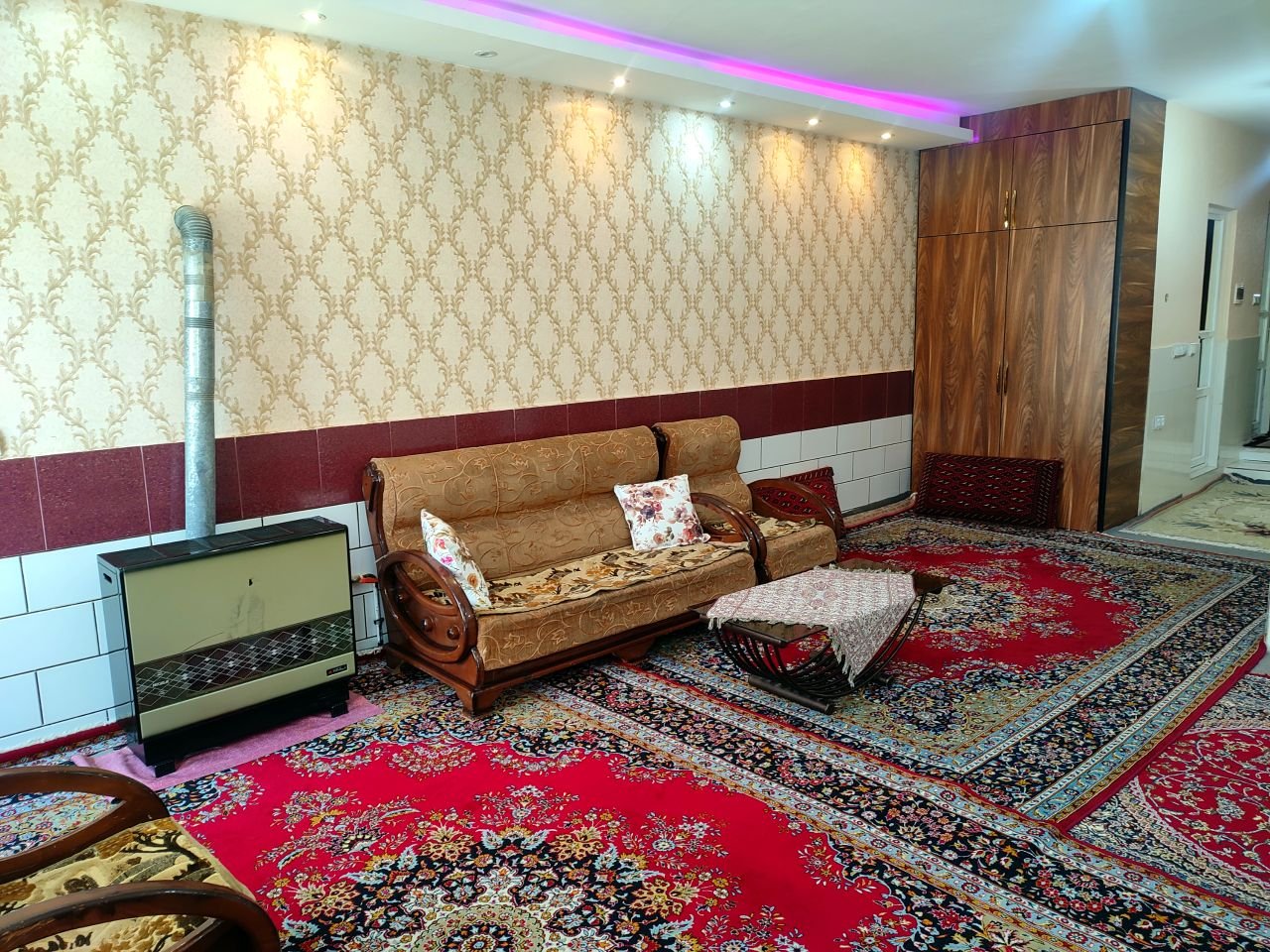 یک خوابه خانه بِیشْ