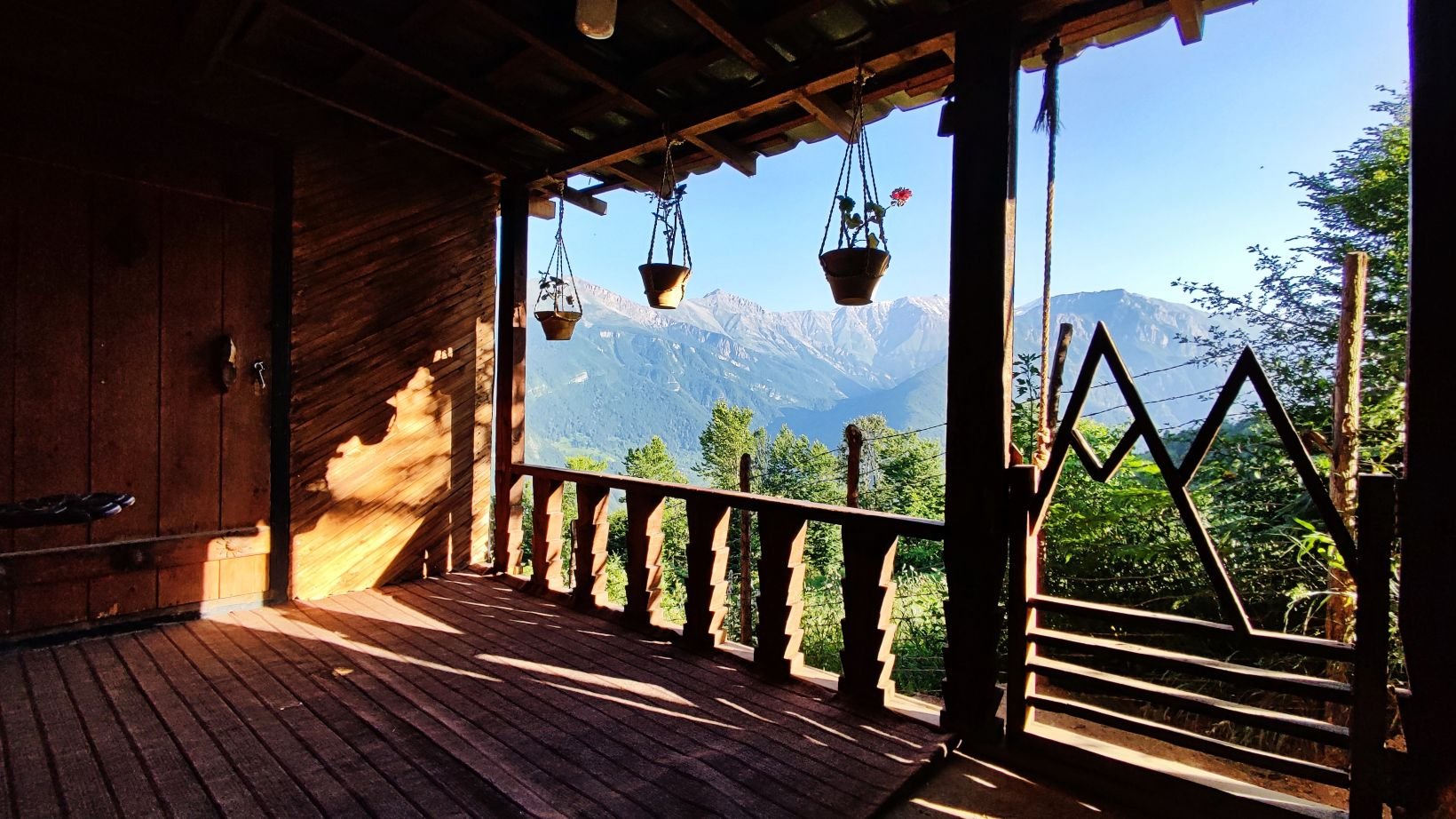 یک خوابه چوبی کوهستانی برسه