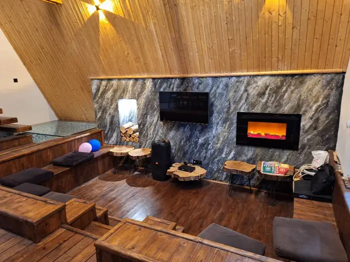 کلبه دوخوابه استخردار آبگرم بارانی - پذیرایی