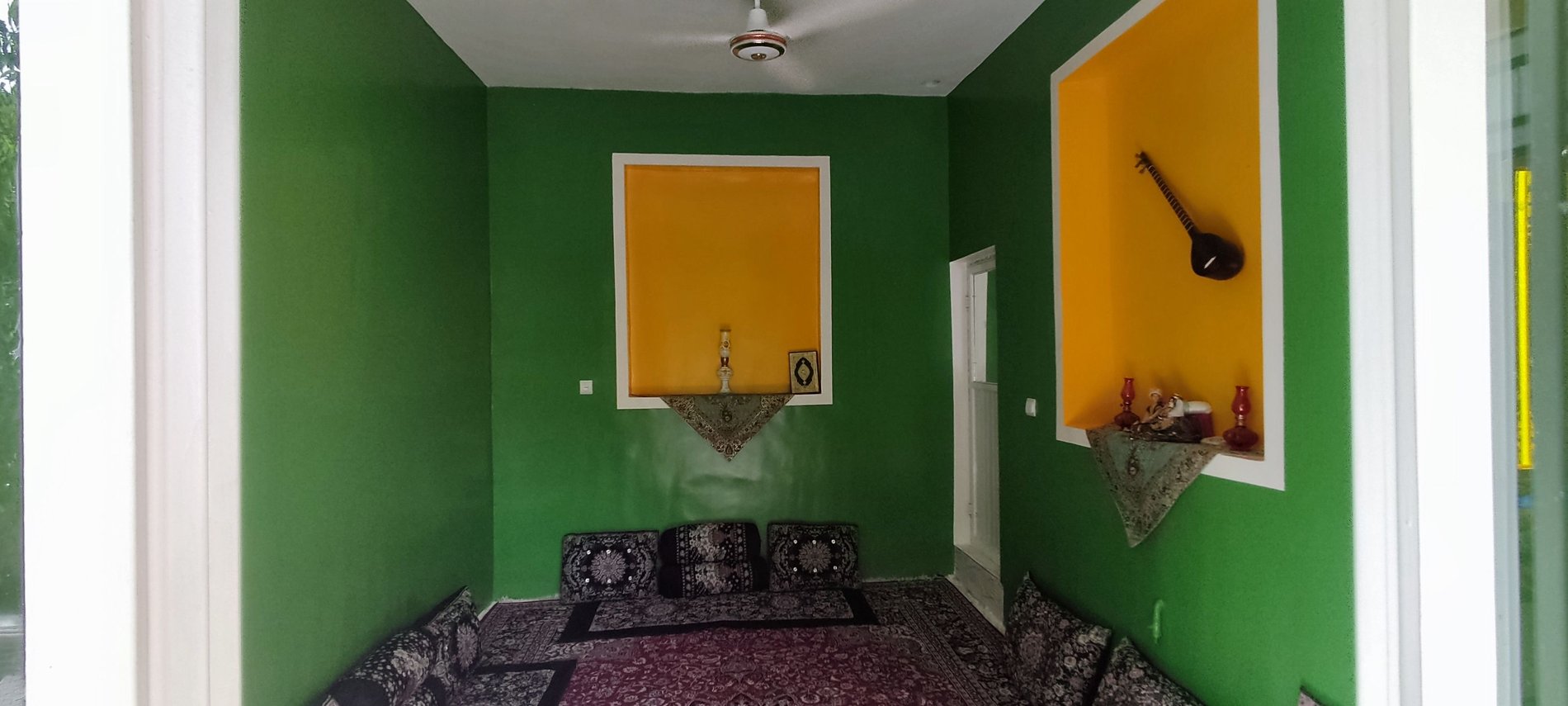 بومگردی کاج - واحد زمرد