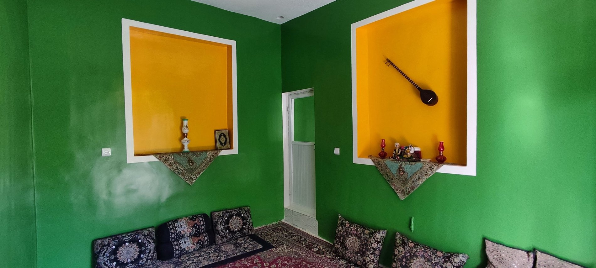 بومگردی کاج - واحد زمرد