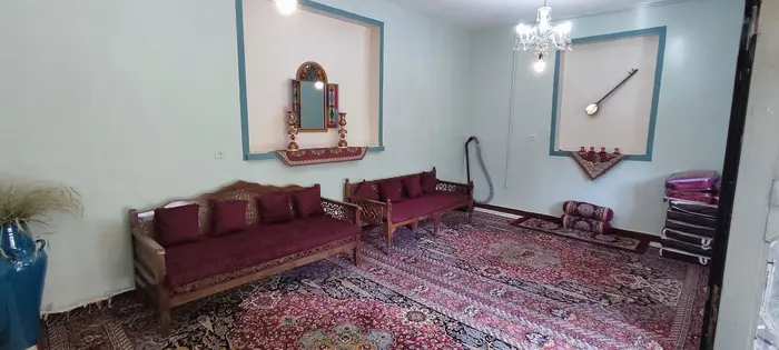 بوم گردی کاج - واحد یاقوت