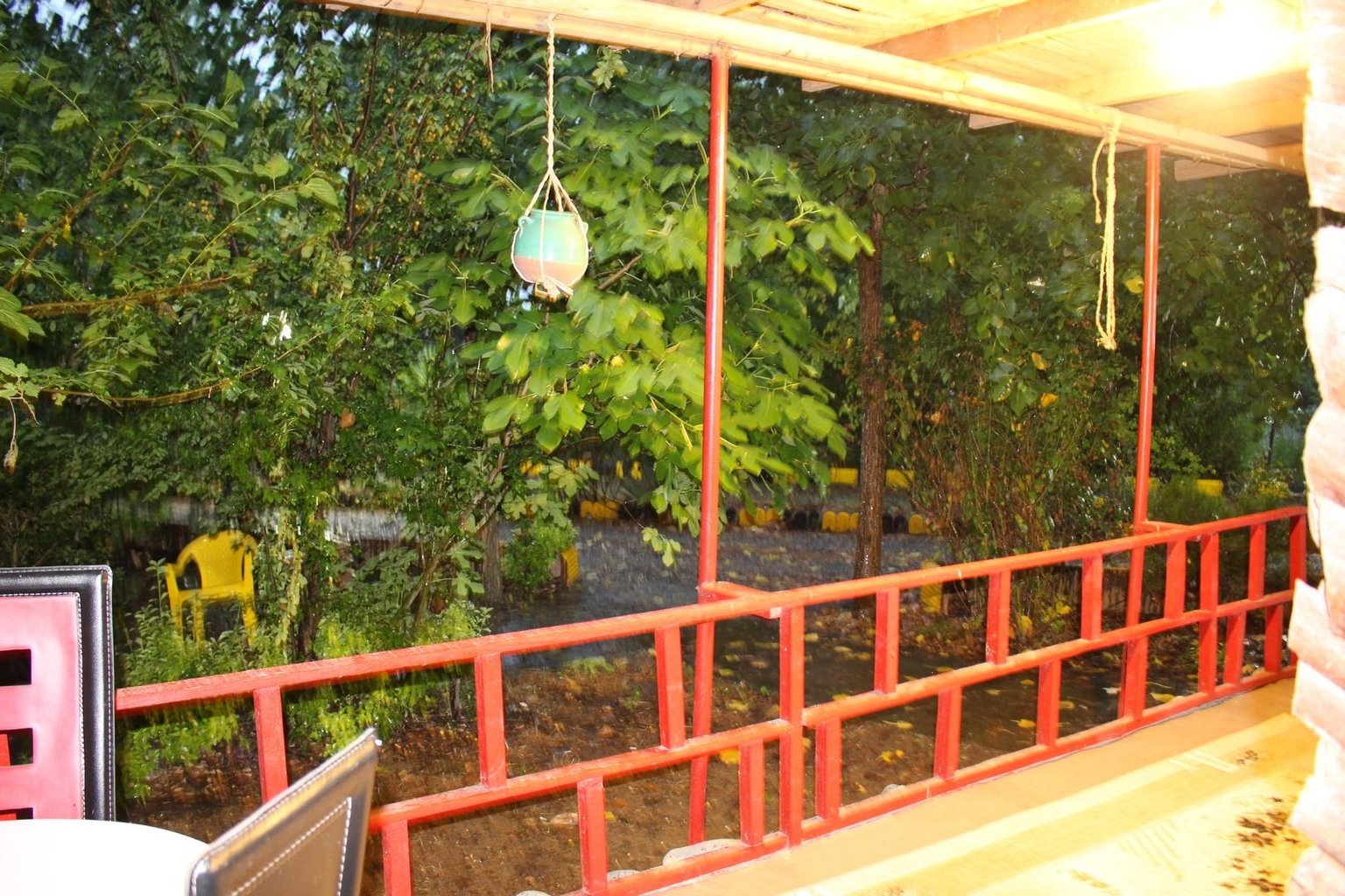 کلبه امپراطور - واحد شیون فومنی