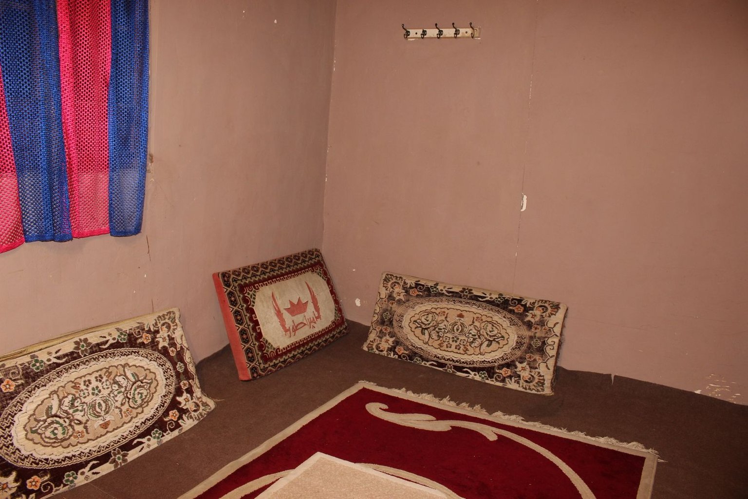 کلبه امپراطور - واحد حافظ