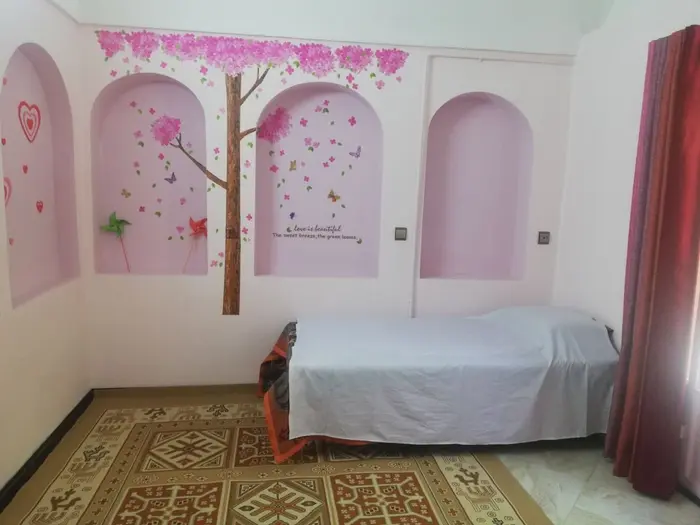 اقامتگاه سنتی فلت خاتون 1 - اتاق با تخت