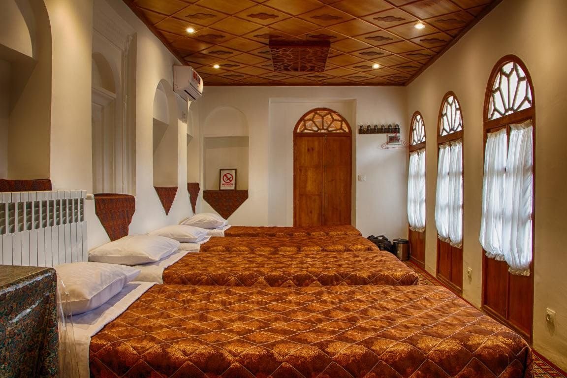 عمارت قوام الملک - واحد خورشید