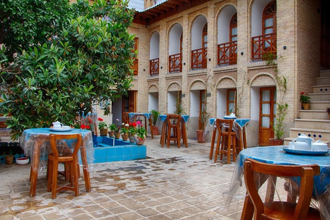 عمارت قوام الملک - واحد جیران