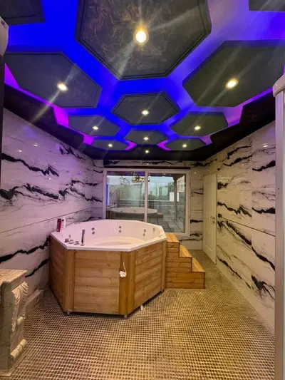 ویلا چهارخوابه جکوزی دار عمارت سفید