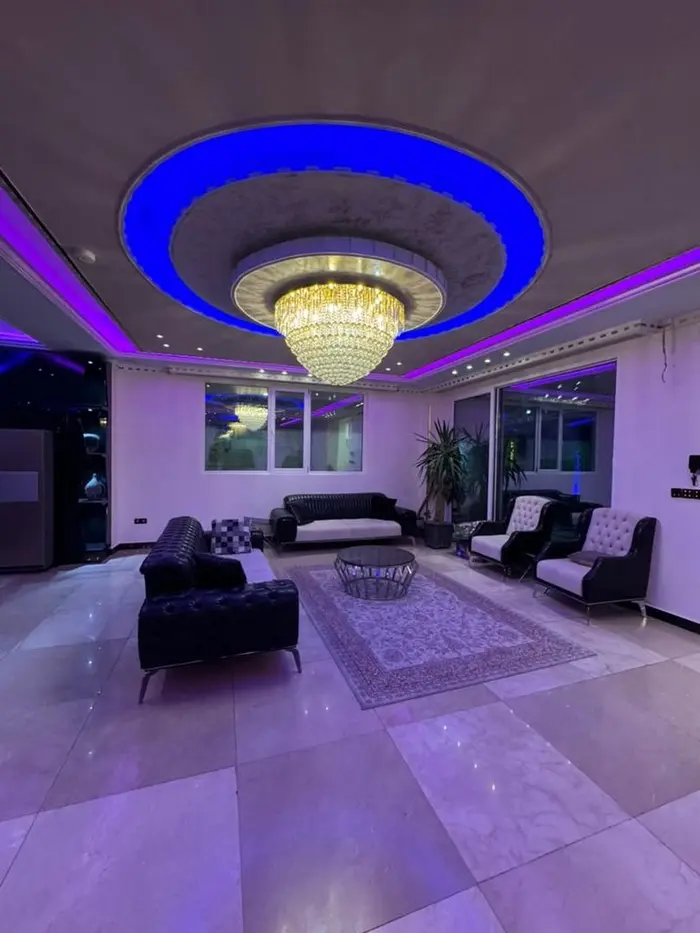 ویلا چهارخوابه جکوزی دار عمارت سفید