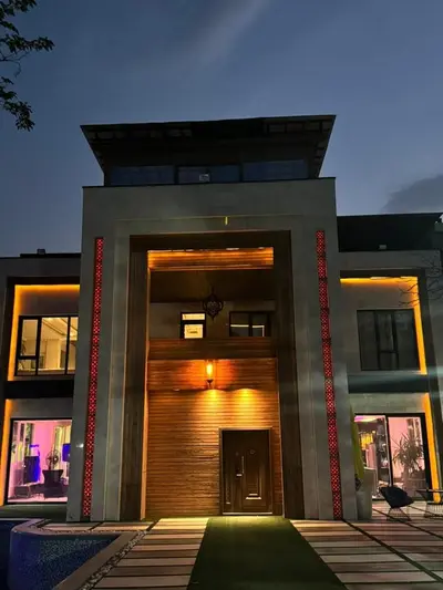 ویلا چهارخوابه جکوزی دار عمارت سفید