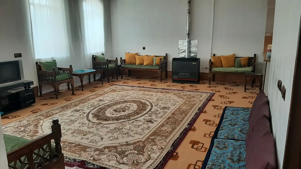 یک خوابه کهنگان - سالن