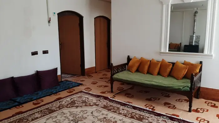 یک خوابه کهنگان - سالن