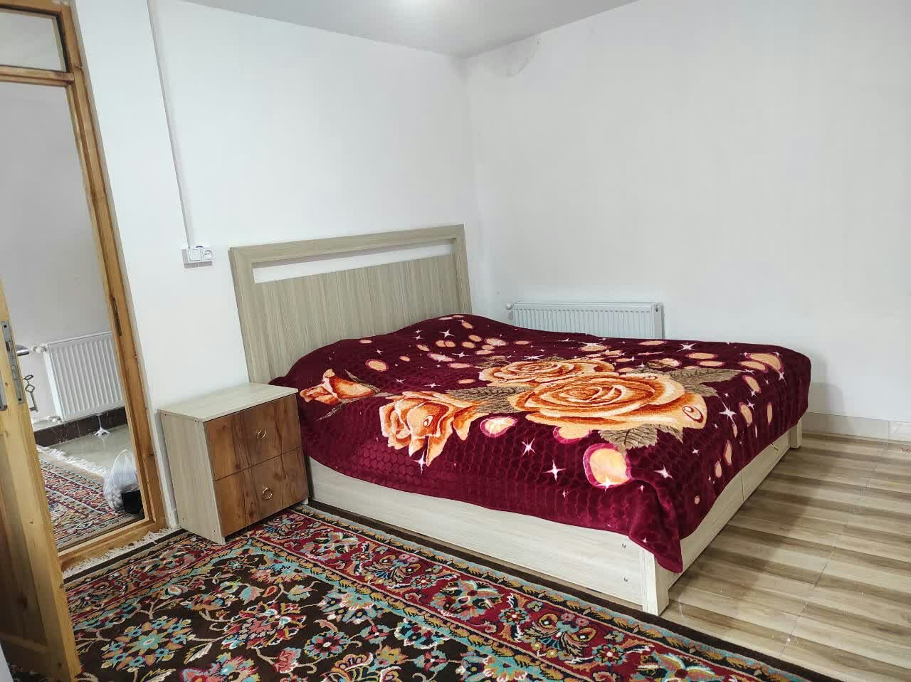 یک خوابه باغ خرمالو