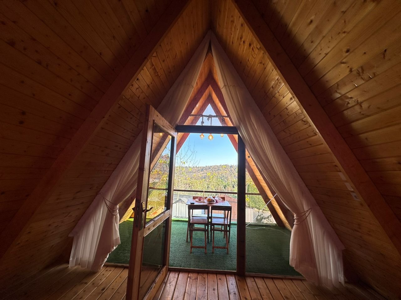 کلبه یک خوابه سوئیسی عشق رویایی