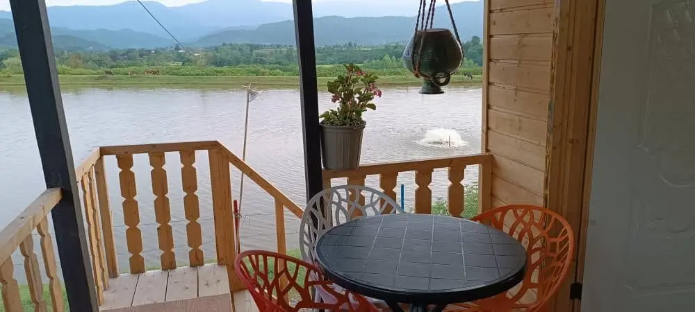 کلبه دوخوابه جنگلی گیلوا - تراس