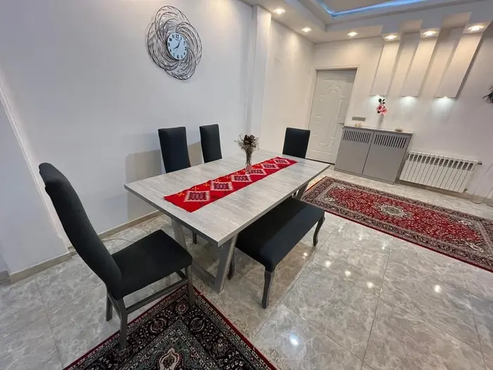 آپارتمان دوخوابه میان هاله