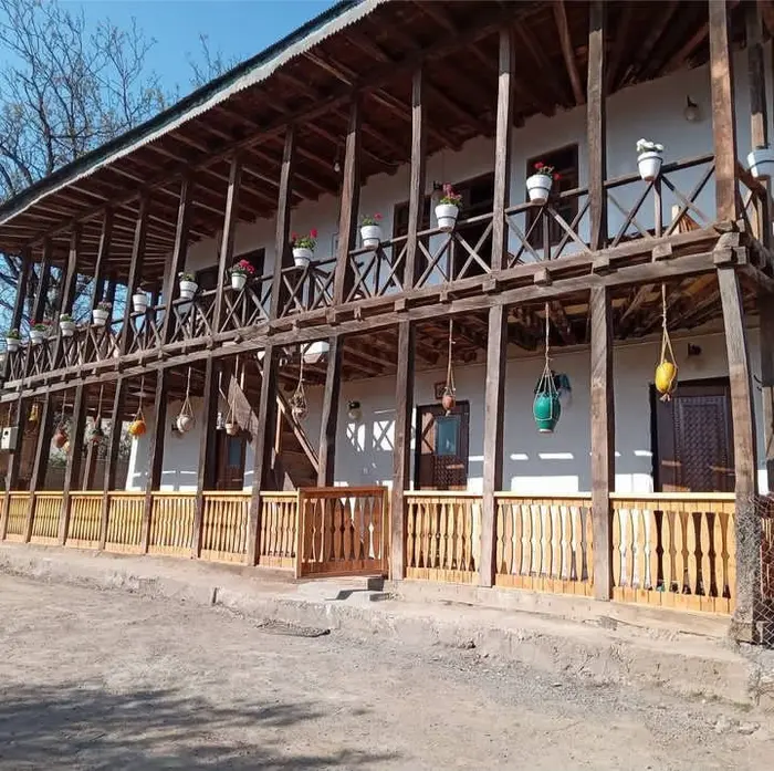 اقامتگاه سنتی فلت خانه سنتی ننه خاور