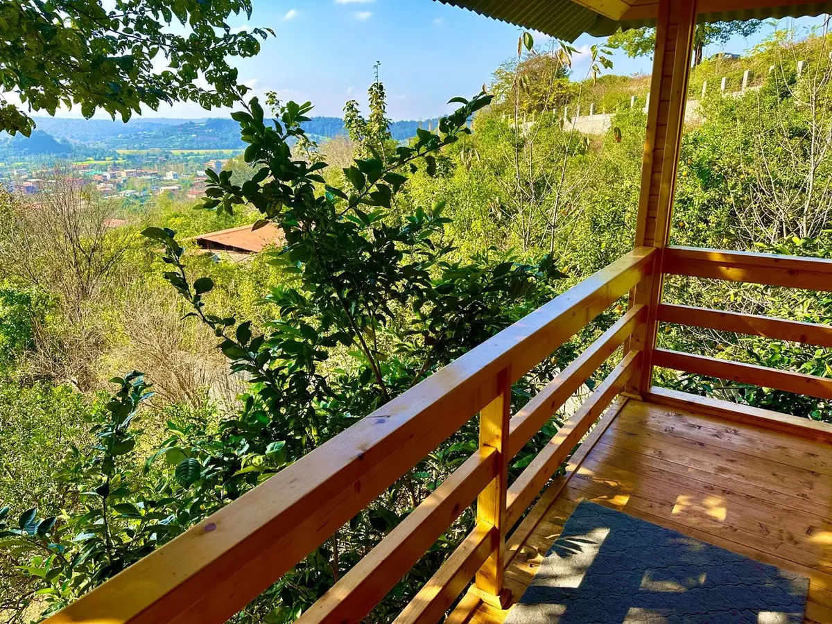 کلبه دوخوابه چوبی نفار - تصویر تراس بالا