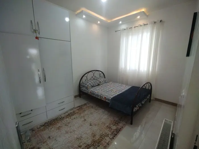 دوخوابه کاخ سفید اشکیک - اتاق دوم با یک تخت دو نفره